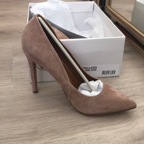 Steve Madden Shoes - NEW Steve Madden suede pumps size 6